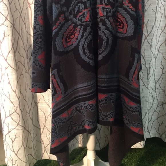 Rachel from Rachel Roy carpet sweater - Picture 5 of 8